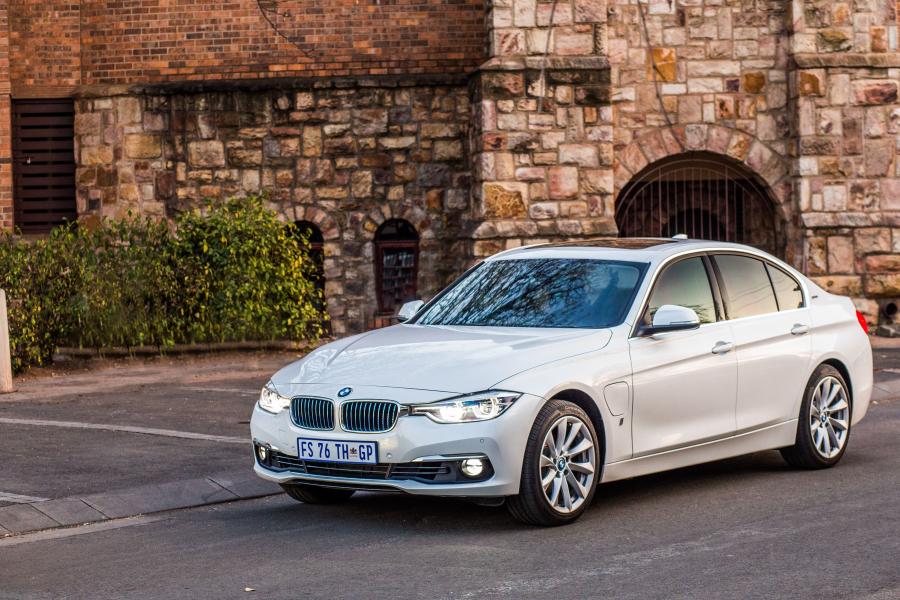  BMW 330e iPerformance (F30) 2017 года  (ZA) (фото 23 из 33)
